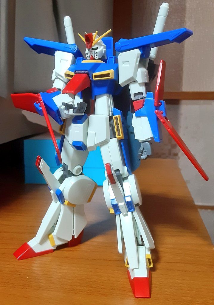 コックピットも開閉できるようにして搭乗シーンを再現可能です。