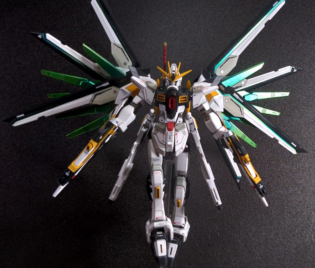 なんかよく見かけるポーズ。パステルと鉛筆で、全部のパーツエッジ等にラインつけました。（地味にこれで丸一日消費）以前作ったヘイズルよりは綺麗に出来たかなと思うのですが、まだ汚れが散っちゃったりしますね。黒い部分は、初めてドライブラシでエッジ入れてみましたが、チキってグレーでやったのがダメだったのか、ぼやっとした感じになってイマイチだった気がします。次回やることあれば、シルバーでやってみるか、ホワイト重ねるかした方がいいのかも。