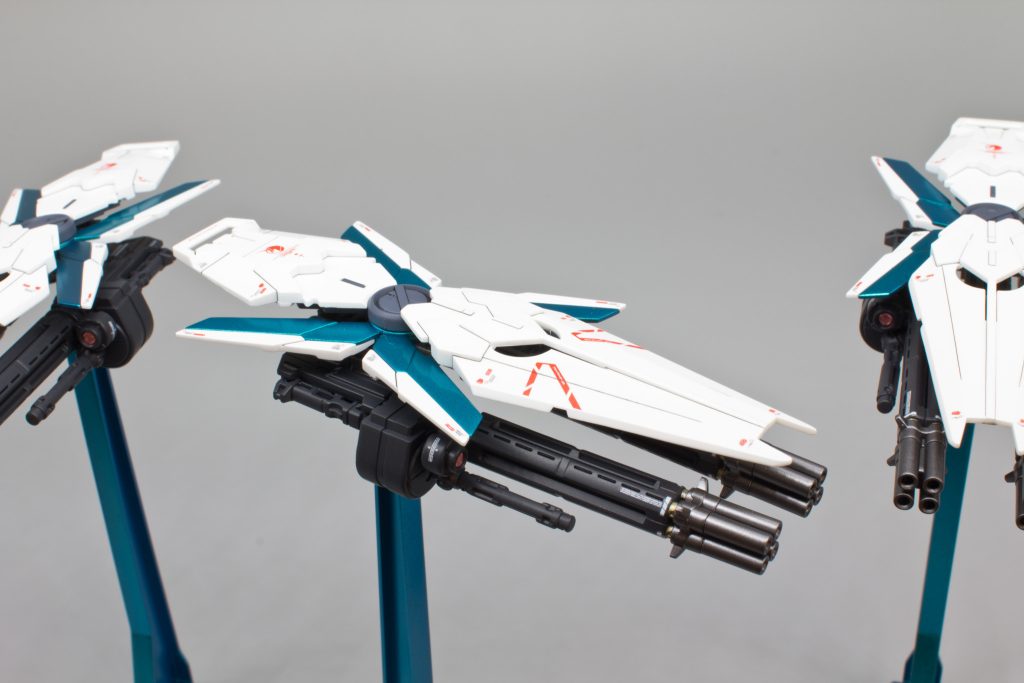 何度作ってもシールド3枚+ガトリング6丁はとっても面倒!!(笑)最後なのでシールド下段の左右縦方向に走る段モールドのとこも掘ってみましたが墨が綺麗に流れてアクセントになって地味にお気に入りポイントです😅