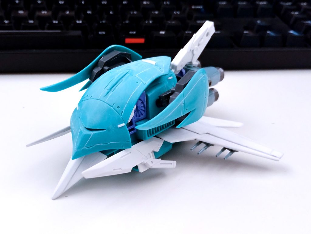 仮組み状態。両翼は360度回転も可能です。