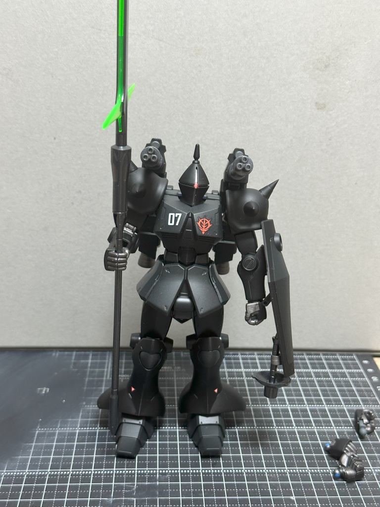 オデッサ撤退後にグフの余剰分とギャンの予備パーツとで構成された宇宙対応型です。