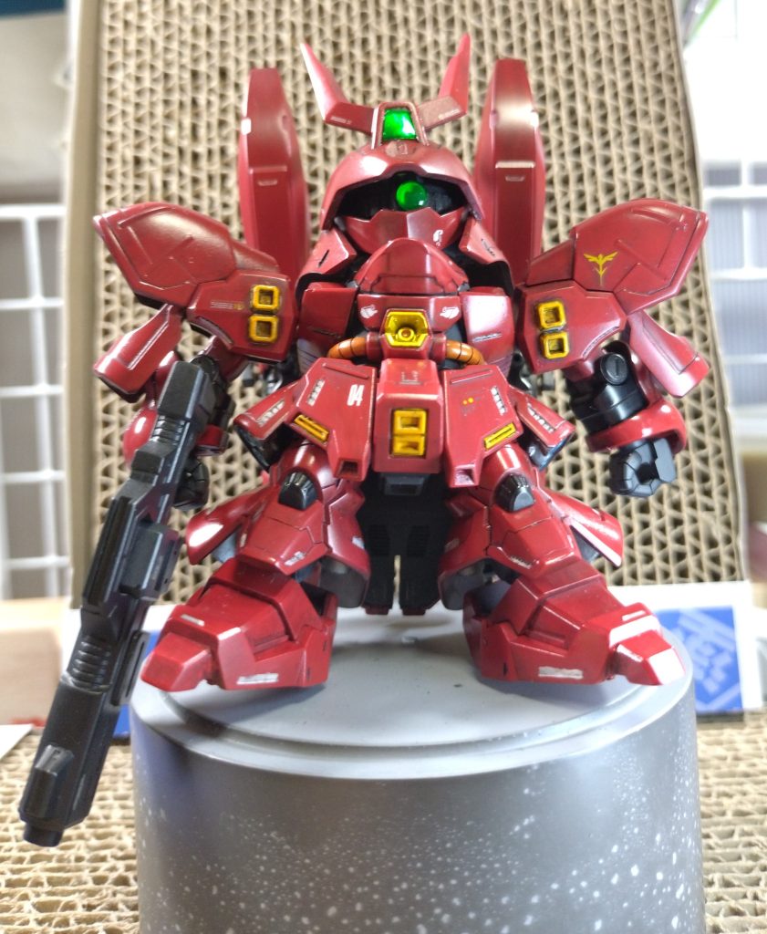 メインカメラのシールを貼りました。付属シールを貼り付けてからレジンでコート、これでピカピカ良く見えるようになりました。これでνガンダムを捕捉できますねｗとりあえずはスマホ画像を貼り付けておきます･･･