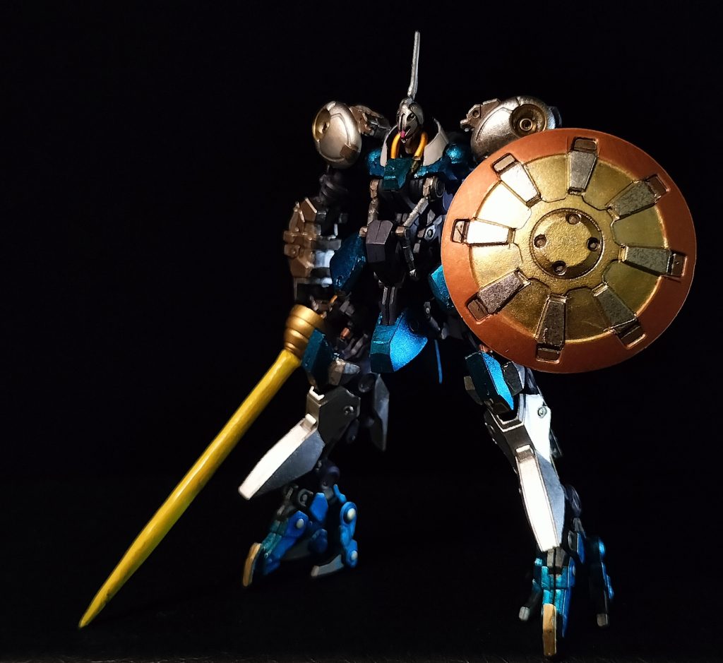 特徴的な盾、剣、一本角、カラーリング、丸い肩で、お手軽加工で雰囲気は出るんじゃないかと。