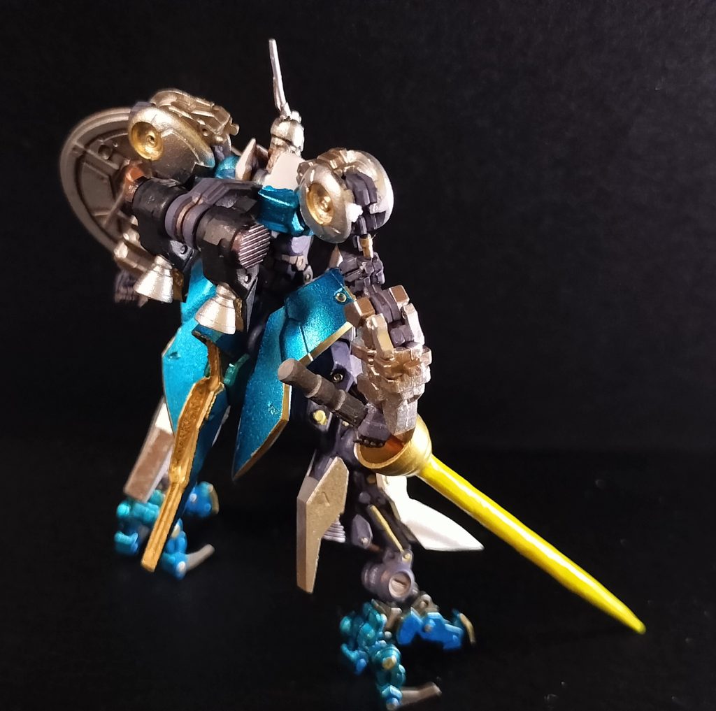 ちなみに、剣は爪楊枝と、ジャンクのバーニア(gundam-kao9)