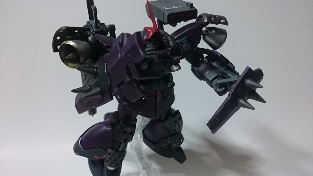 撤退するジオン兵とそれを追撃する連邦軍という構図が出来上がった時、どこからともなく一機のドムが撤退を支援しに現れた。ドムR35カスタムである。