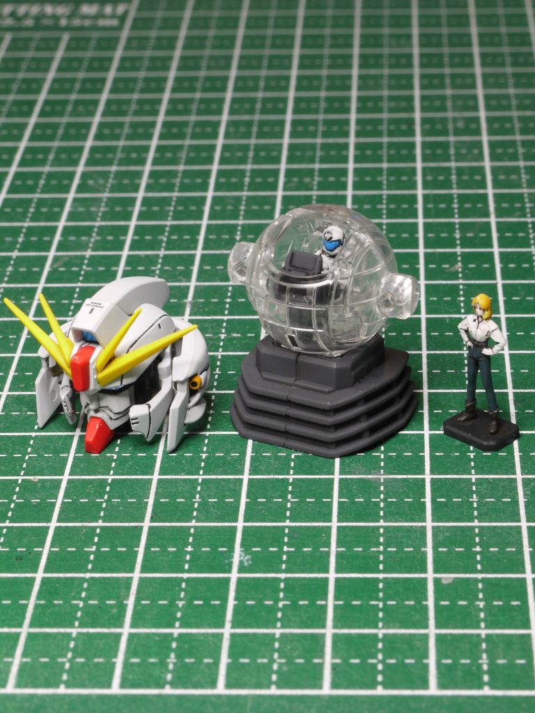 コクピットのパイロットは塗りましたが見えません。セシリーさんも塗っていますが、仕上がりがイマイチなのはご勘弁ください。フィギュアを上手く塗る人は凄いですね。フェイスオープン出来る方の頭部もつくってあります。