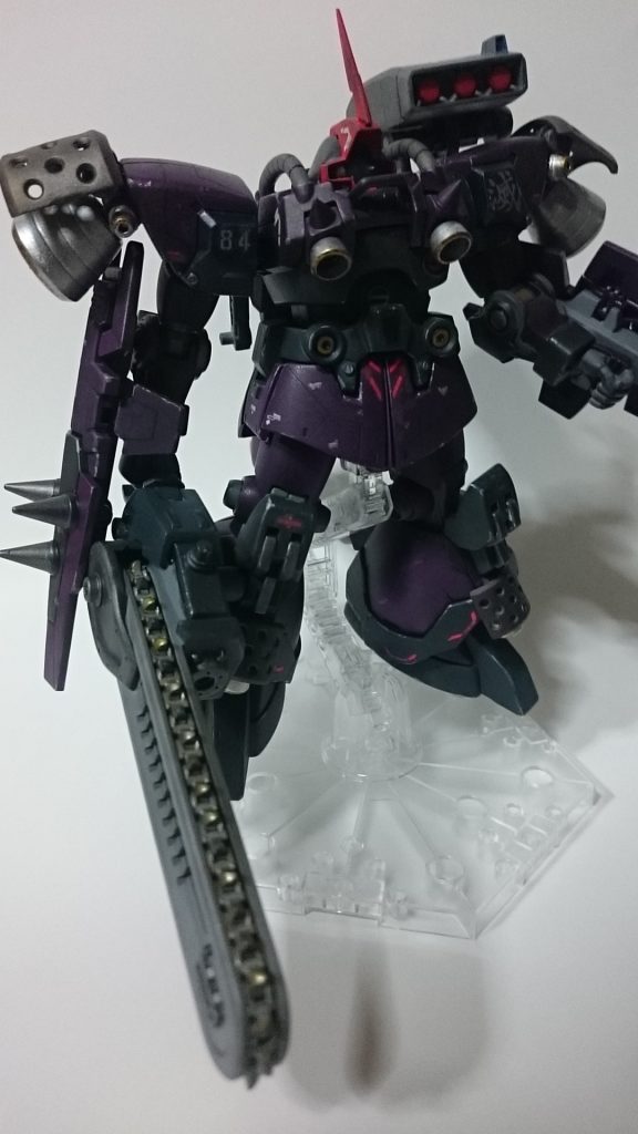 機体色を紫に塗装しなおしたドムは追撃してくる連邦軍をひきつけ、激しい戦闘を繰り広げながらも善戦、結果多くのジオン兵が生きて本国に戻ることができた。