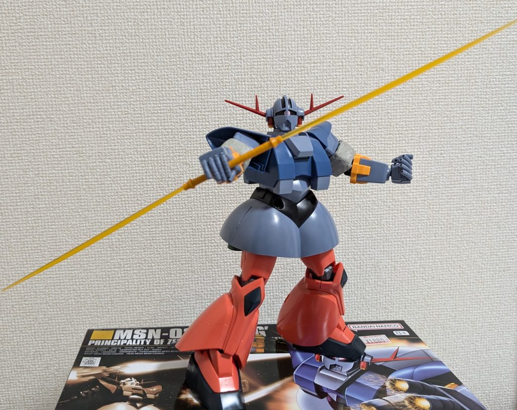 ちなみに、名前の前に「なんちゃって」を付けたのは、「主流のドム足」ではなく「ゲルググの足」を使ったからです。あと、足部分も無改造だからですw