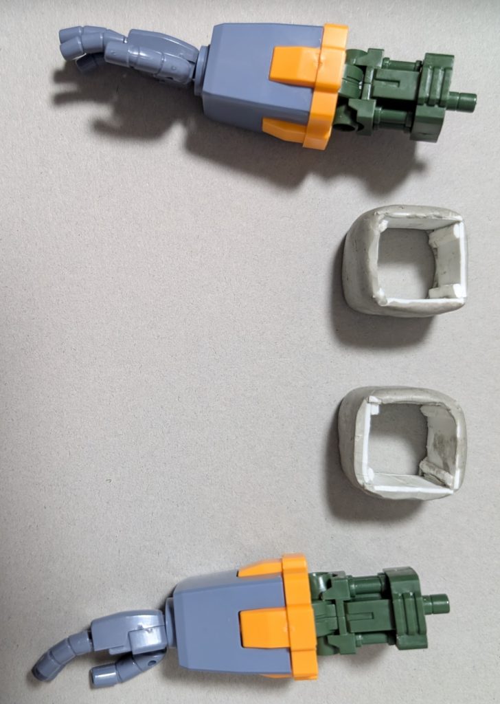 「二の腕装甲」はプラ板とエポパテで制作。