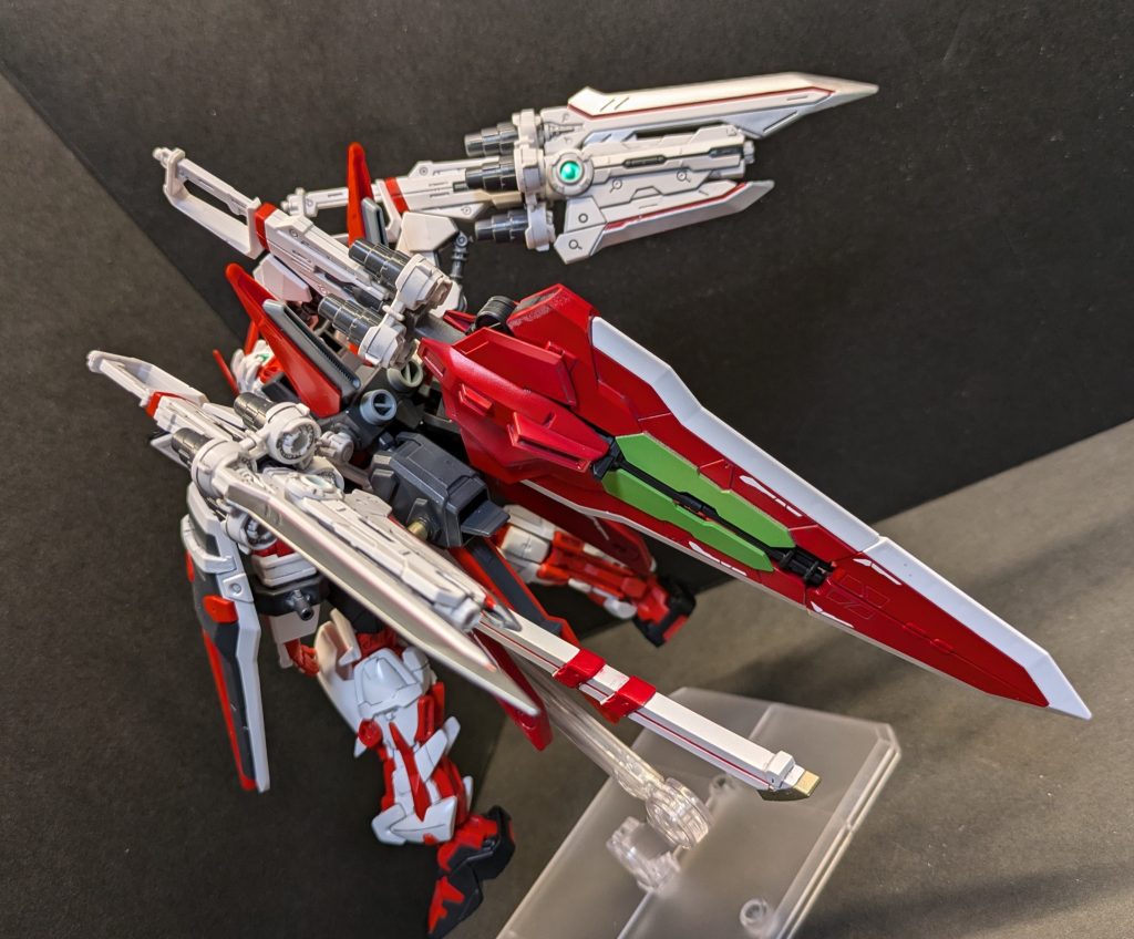 カレトヴルッフを2本タクティカルアームズ3を1本ガーベラ・ストレート2を1本ビームサーベルを2本アーマーシュナイダーを2本装備しています 