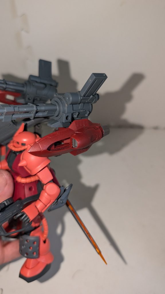 ガトリングブースター徹甲弾ガトリングとブースターユニットの複合装備。徹甲弾ガトリングは弾倉の大きさの関係で装弾数こそ少ないが、威力は充分。