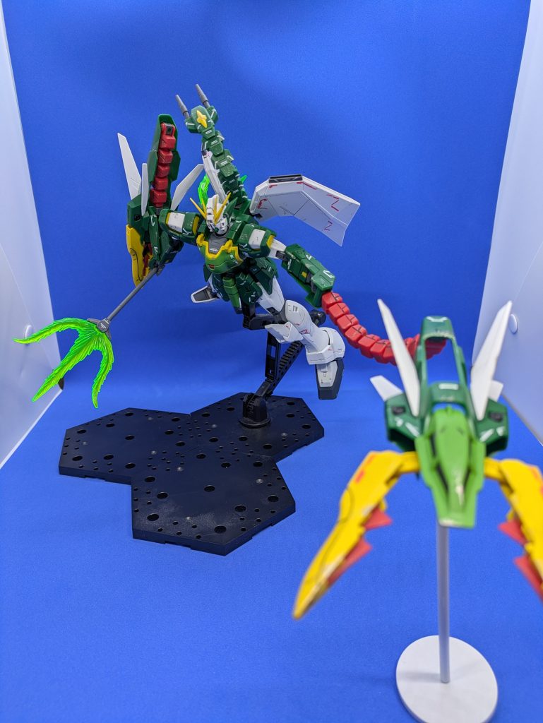 実は片方の足パーツを無くしてしまい、悩んだ挙げ句ヘビーアームズの足をつけています。