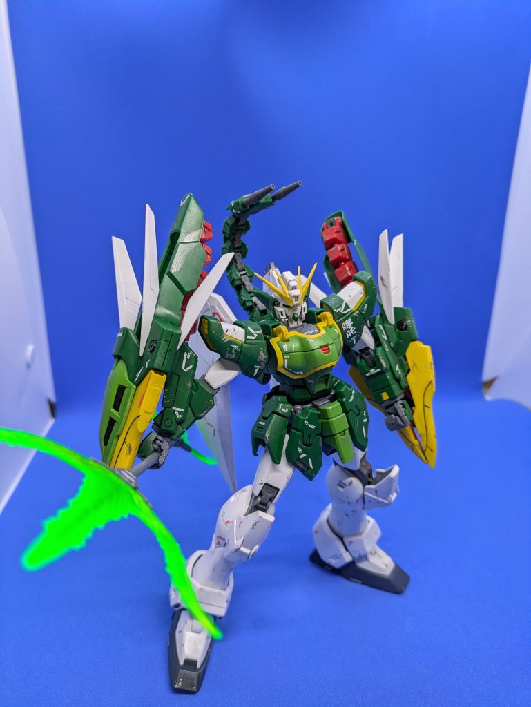 アルトロンガンダムを作ろうと思い立ち制作していたらちょうど追加パーツがプラバンで再販されたのでそのまま追加しました。