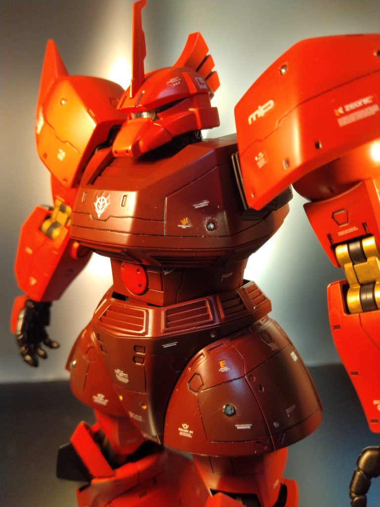 ガンスタ最初の頃に投稿したゲルググは、胸と腰のダクトの塗り分けもしてますが!このゲルググは考えすら湧いてなかったです!(笑)