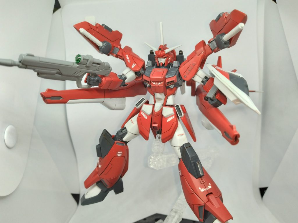 肩のパーツはデルタプラスで制作しました。　　　ライフルとサーベルが使えるスタビライザーてきな感じです。