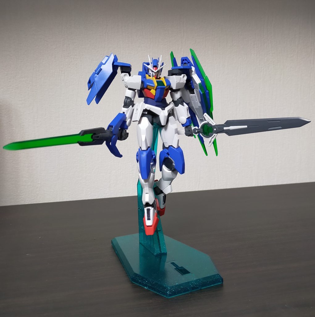 ガンダムダブルオーダイバークアンタガンダムダブルオーダイバーに、ダブルオークアンタの要素を盛ったのがこの、ガンダムダブルオーダイバークアンタだ。