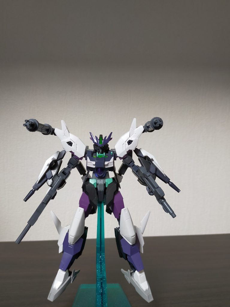 武装は、ガトリングガン×2、アストラルビット×2、90mm口径ライフル、50mm口径マシンガン、25mm近接防御機関砲、ガンダム専用ビームサーベル。