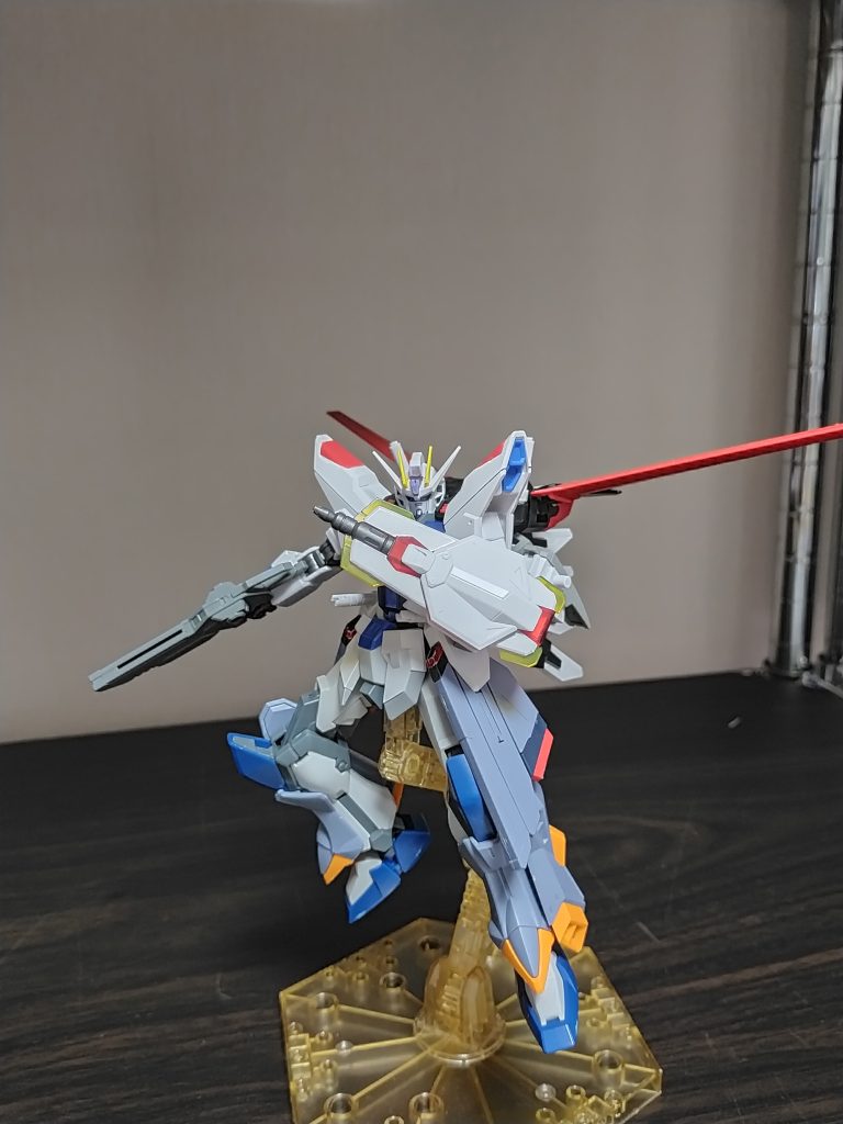 本機には、リベルタスガンダムspec2の本体に、アースガンダムの脚部にスラスターアーマーを取り付けたものと、アストラスガンダムのサブアームが取り付けられている。  スラスターアーマーは着脱式。