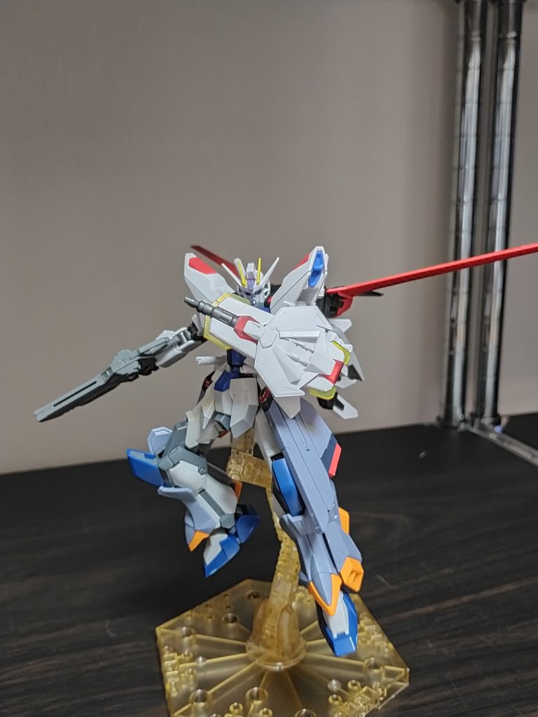 武装はビームガンブレードリベルタ、アブソーブシールド、ビームサーベルリベルタ、リベルタプラズマ収束レール砲、25mm近接防御機関砲。アブソーブシールドは、展開してビームを吸収することができる。という感じです。次回は未定!