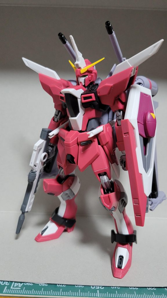 パチ組だけしていつかしっかり完成させよう、で止まってしまうことが多かったので今回はゲート処理とモールドのほり直しをしながら組み立てましたキットそのままでも十分色分けされていてパチ組でも十分満足出来る良キットです