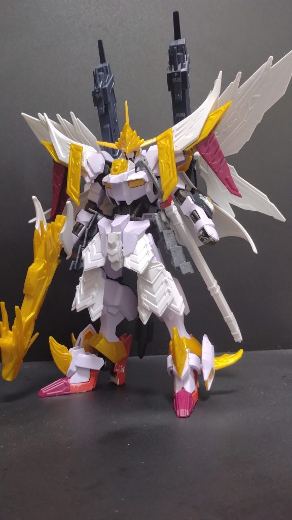 最初はFSSのエンゲージSR1みたいに騎士風にしようと思ったんですが、天下無双大将軍の頭飾りの鳥を端白星の頭に合わせた時に恐ろしく違和感がなかったので、大将軍とミキシングしてみました。