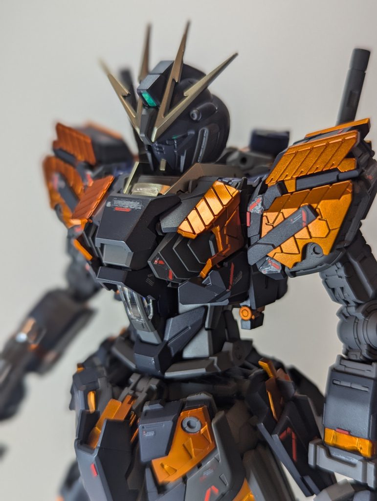 上半身アップオレンジ色のサイコフレームをもっと金色に近づければ良かった