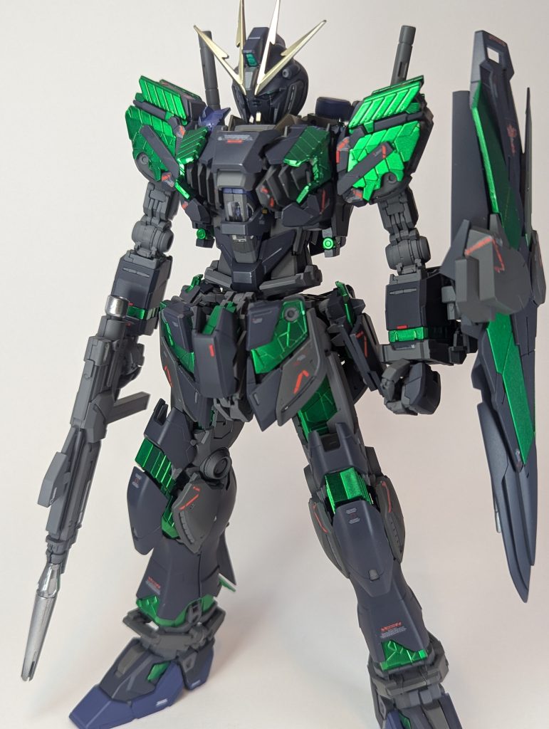 グリーンverもあります。サイコフレームが2種類付属してくれるのはありがたいキットですね