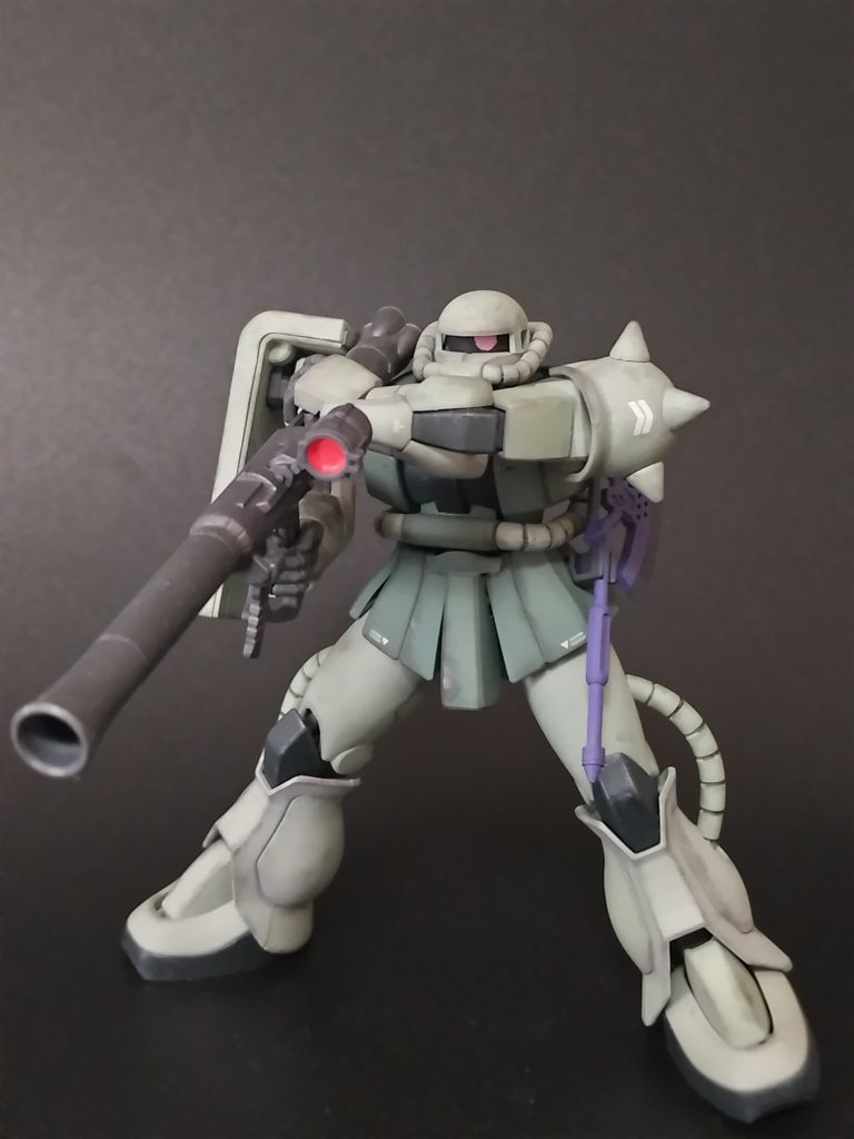 ザクバズーカ。形状が真っ直ぐだから干渉しない！構えやすい！