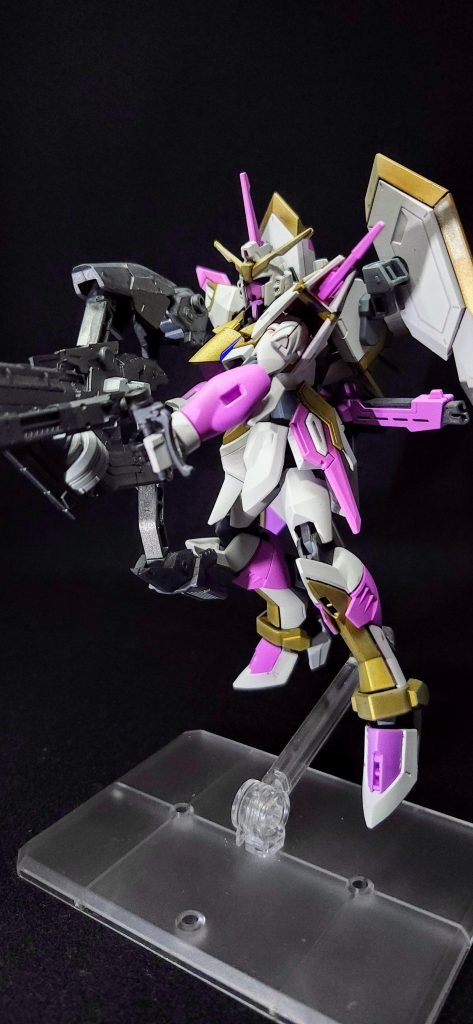 イモータルジャスティスガンダム・カーリタスバルキリー(角巻わため専用機)–3枚目/制作者:塗装狂主任