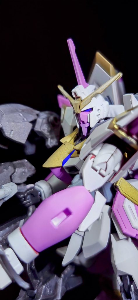 イモータルジャスティスガンダム・カーリタスバルキリー(角巻わため専用機)–4枚目/制作者:塗装狂主任