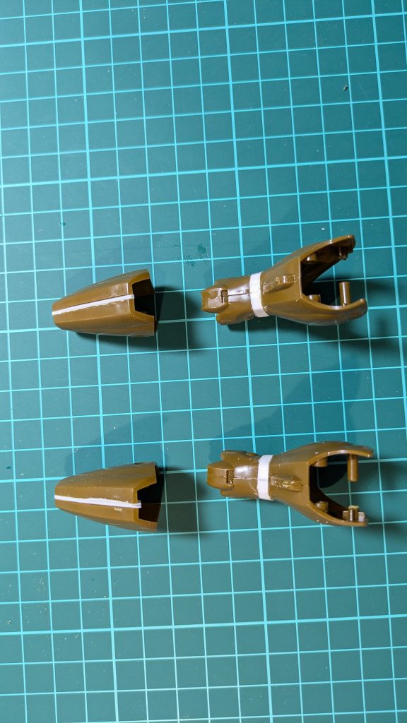 大腿部はプラ版で1ミリ太くしてます。スネは3ミリ延長です