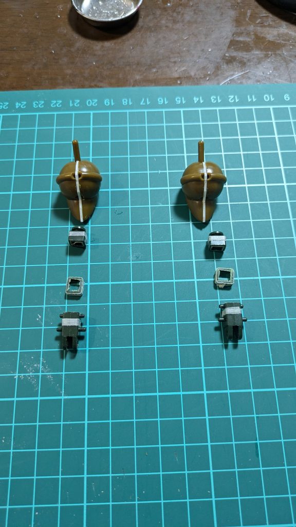 型アーマーも小さいので、少し大きく。二の腕が長すぎるので、分割して3ミリほど短くしました