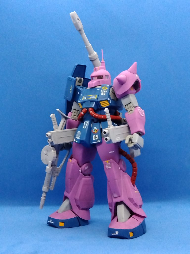 こいつパーツがめちゃくちゃ余るんですよね。あれ？ふと見たら積みの中にMGザクがまだあるぞ？さて、どうしようか。