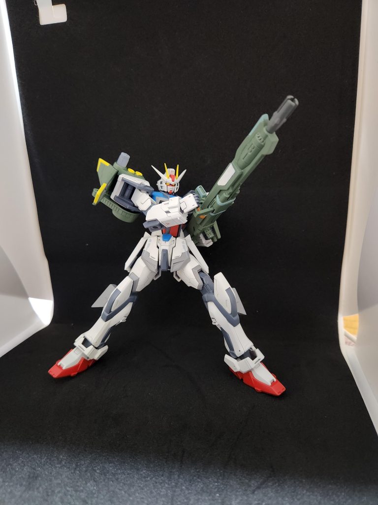 ランチャーストライク!アグニ発射のポージング以外と上手くいった気がします!主な工作はスジボリ、邪魔にならない程度にプラバンの張り付け、塗装の塗り分けくらいです!あとは腰のアーマー裏のディテールアップです!