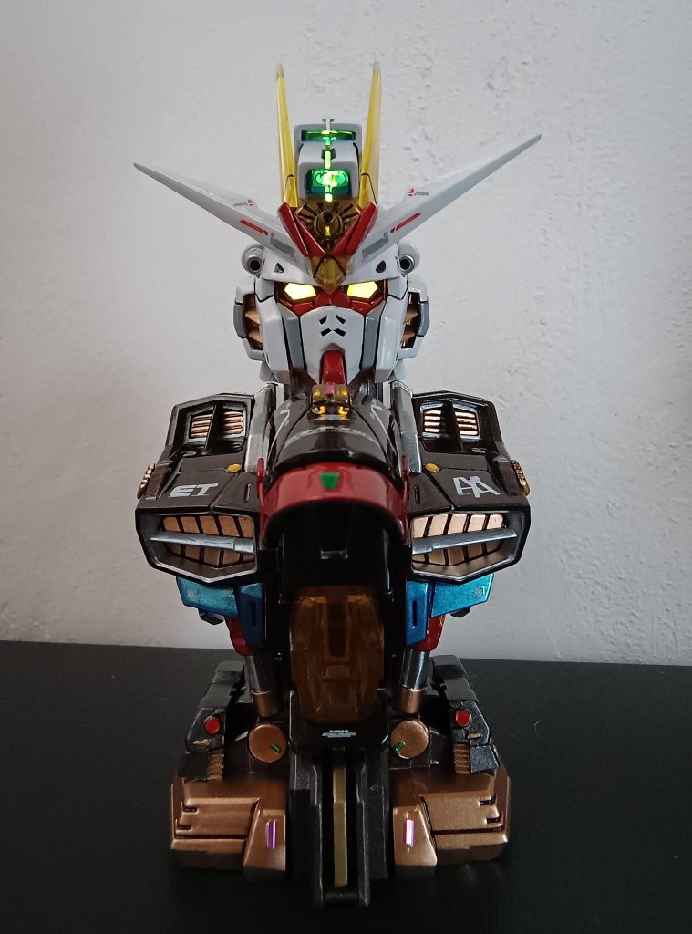 頭の合わせ目が目立つ。 後ハメ加工などまだまだスキルが足りず断念しました。