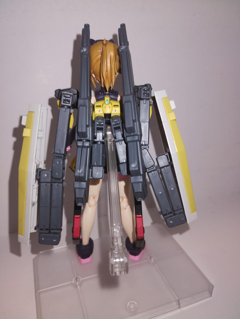 背中1回折り返しているからスーパーフミナと同じ数にアーム減らせますね。