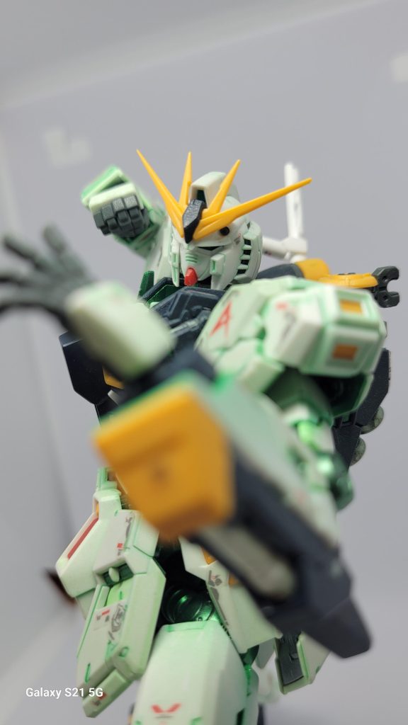 サザビーに、ラスト!ワンパンチ!