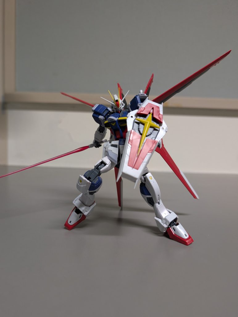 サーベル抜刀!やっぱフォースは武装がオーソドックスでいいですね。ちょっと長物が欲しくなりますが…