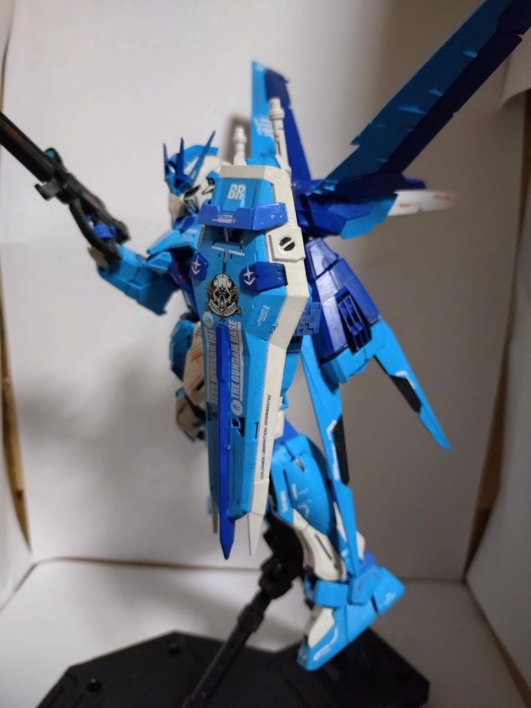 デカールとスミ入れと、トップコートのツヤ消しで仕上げてます。