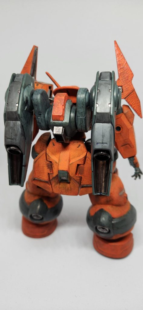 ケ「試作実験機とは言え完成されてたからなー。確か、内蔵兵器を豊富に装備し、足らなきゃ既製品全対応できるコネクタであらゆる局面に対応する……だったか」グ『その結果がこの重装甲!乙女としては複雑』ケ「何が乙女だ」