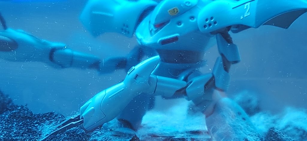 100均のケース入れてみましたケースをクリアブルーに塗っただけです水の中にいるように見えればいいんですが