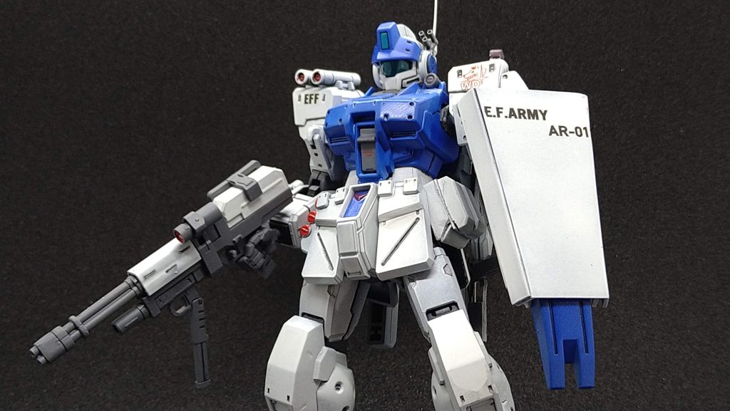 新しめのキットなので本体は弄らず武装とシールドの追加。シールドはez8のをベースにプラバンで製作デカールはサイドストーリーズ使いました。少しデカールが小さい
