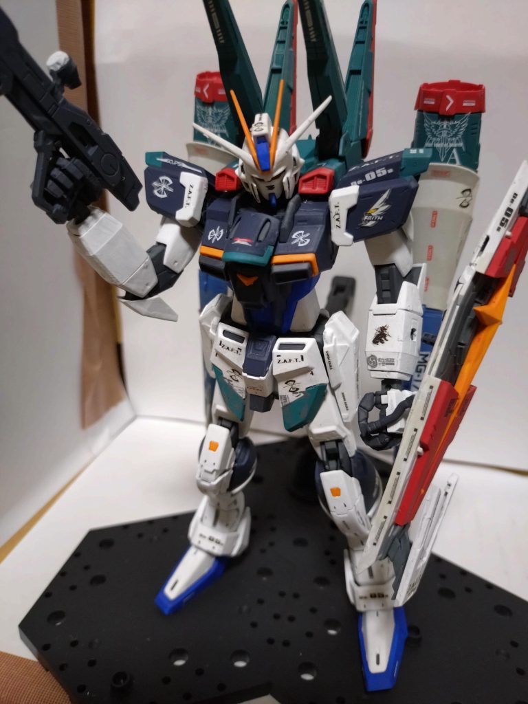 今回はビームライフルを上に向けて顔は下向きに（笑）