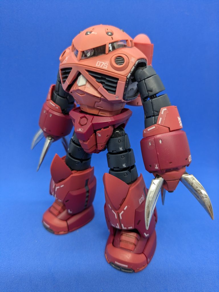 素立ち。デカールは付属のリアリスティックデカールです。装甲部分はいつも通りモールド彫り直し、スミ入れしてつや消しトップコートです。クローはメッキシルバーで塗装したらめちゃくちゃ切れ味良さそうな感じになりました。