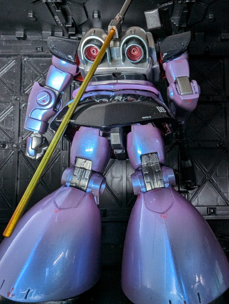 後ろスカートにバックパックが映り込むぐらいテカテカになってます。足の合わせ目が甘い所が次回以降の課題です。