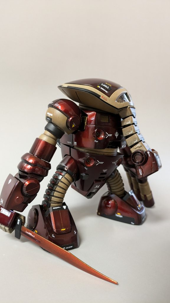 腕の延長で異様な感じが増して、かっこよく気持ち悪くなって、ゴリラ→忍者→ドラクエのキラーマシンと連想して作っていきました。ださかっこいいですよねジュアッグ。大好きです!