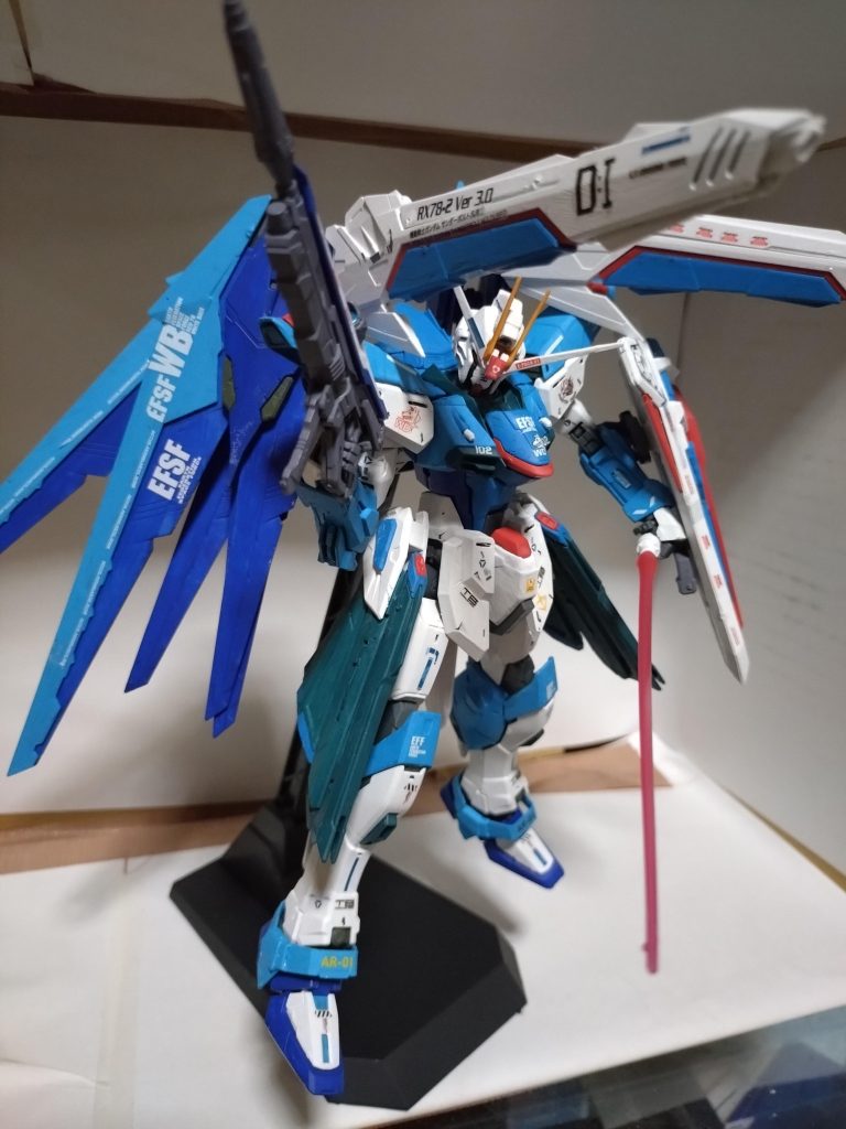 相変わらず、なんとなくデカール貼ってます。