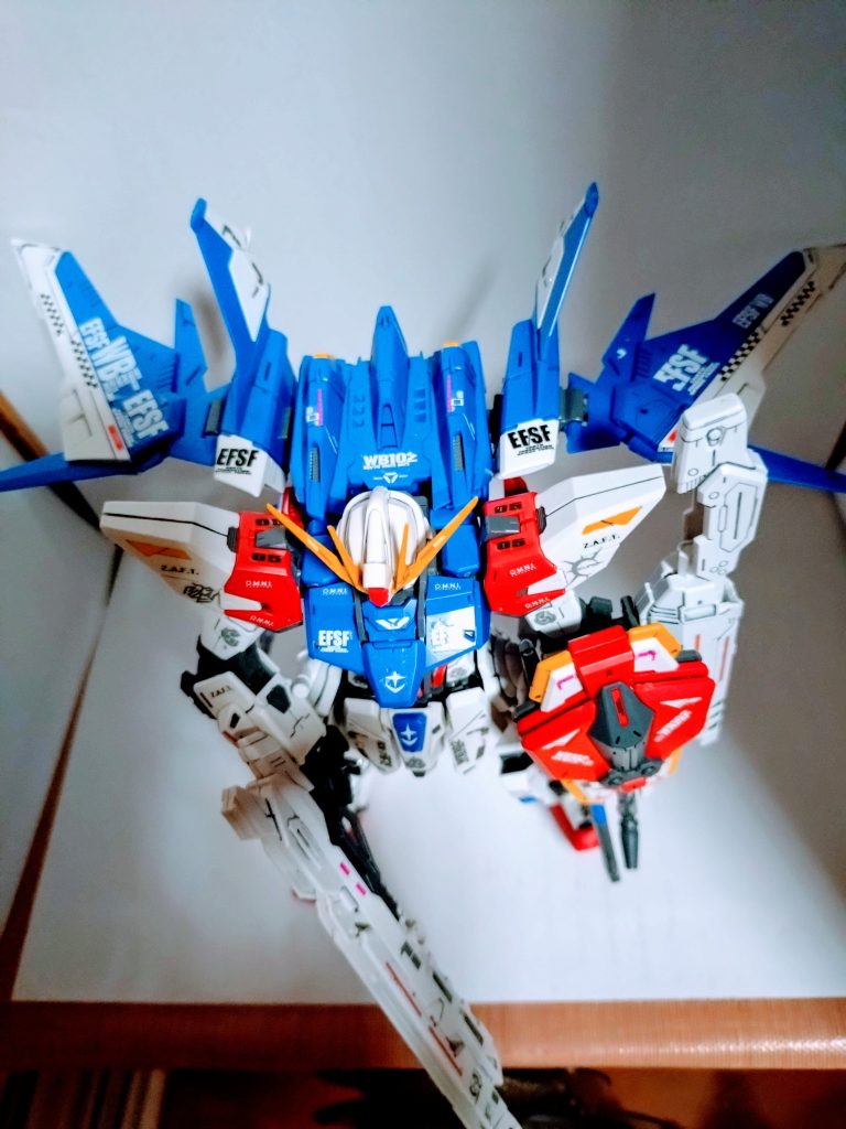 デカールもたくさん貼って、ウザいくらいです。