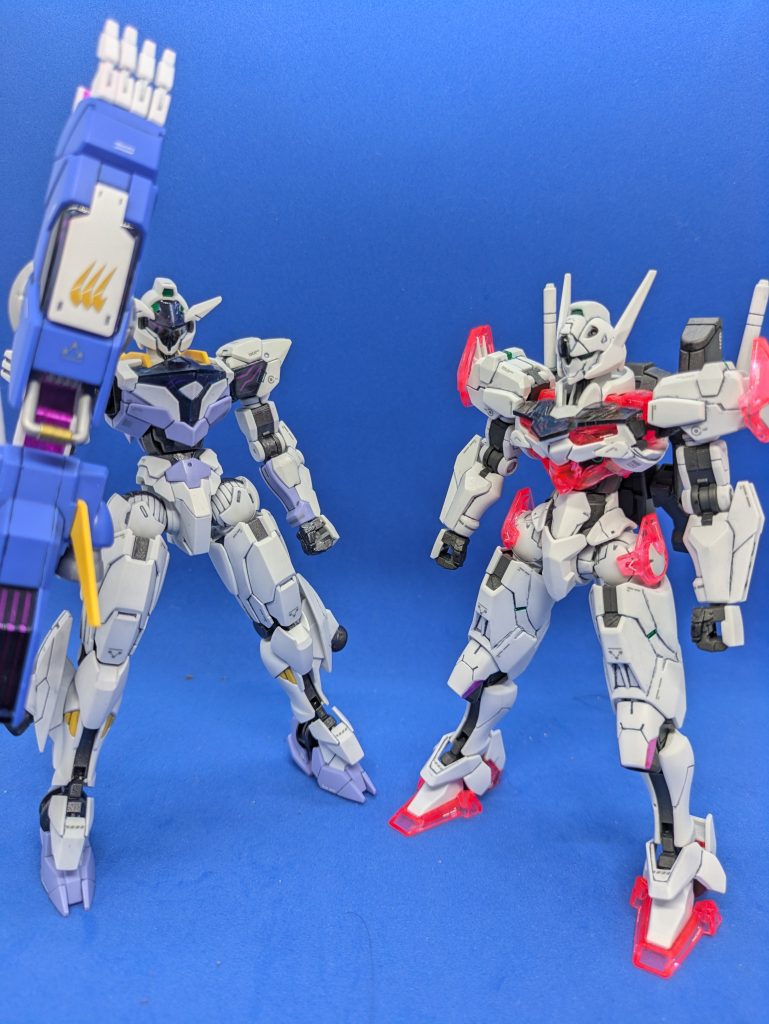 以前組んだルブリス(ソリッドクリア)と並べてみました。関節パーツは一部ルブリスと共通で、プロポーションはよく似ていますが、外装がだいぶ違うため割と別物です。ご覧いただきありがとうございます。