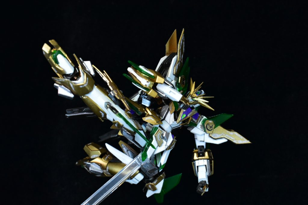 定番の股関節加工今回は股関節を丸ごと30MMの物に交換して可動範囲増強もともとダブルオーの物を入れてたけどそれより更に曲がるハイキックも前よりもっとらくらく